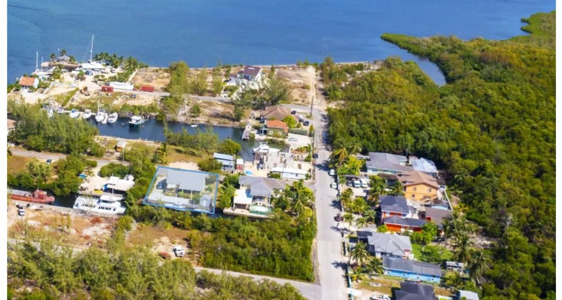 House in North Sound Estates, Bodden Town, Cayman Islands 5 - 18382994