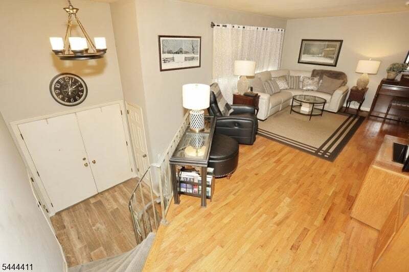 House in Wanaque Boro, NJ, United States 4 - 18384044