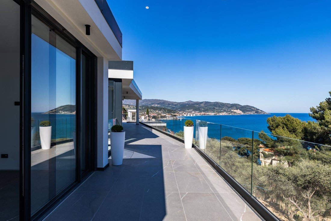 Villa in Diano Marina, Liguria, Italy 1 - 18384361