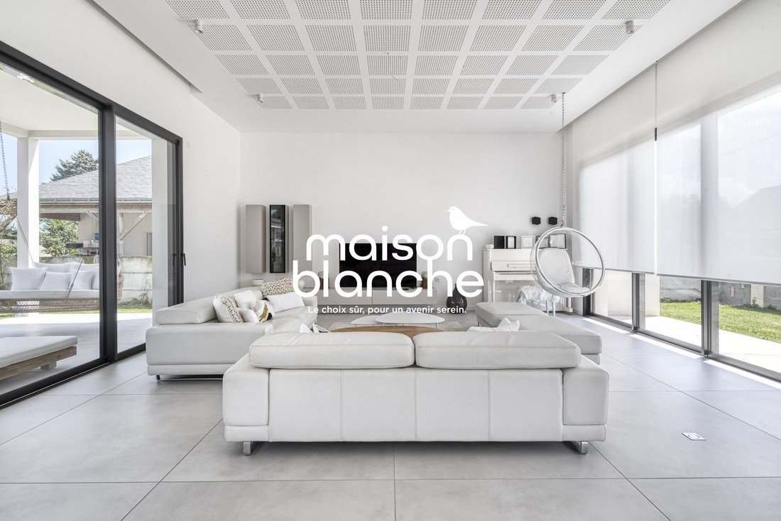 House in Les Chenes de l'Esplanade-Bel Air, Montreuil-Juigne, France 1 - 17468588