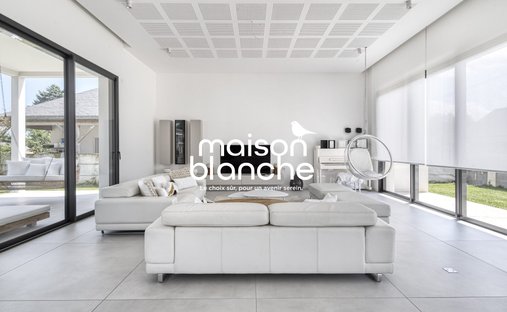House in Les Chenes de l'Esplanade-Bel Air, Montreuil-Juigne, France 1