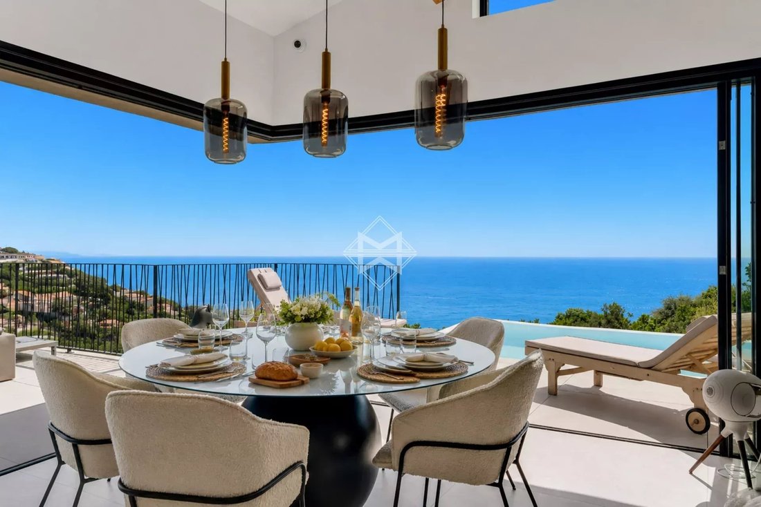 Villa in Les Issambres, Roquebrune-sur-Argens, France 5 - 18374348