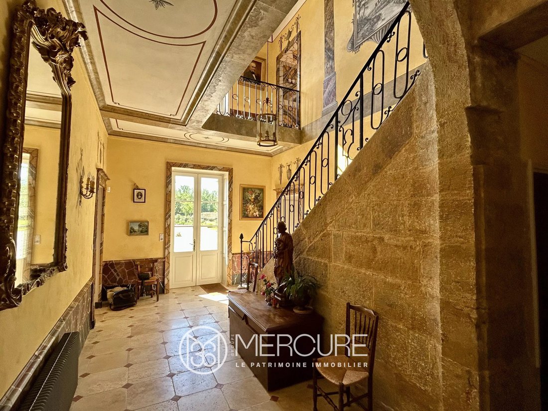 Castillo en Marcigny, Borgoña-Franco Condado, Francia 5 - 18374314
