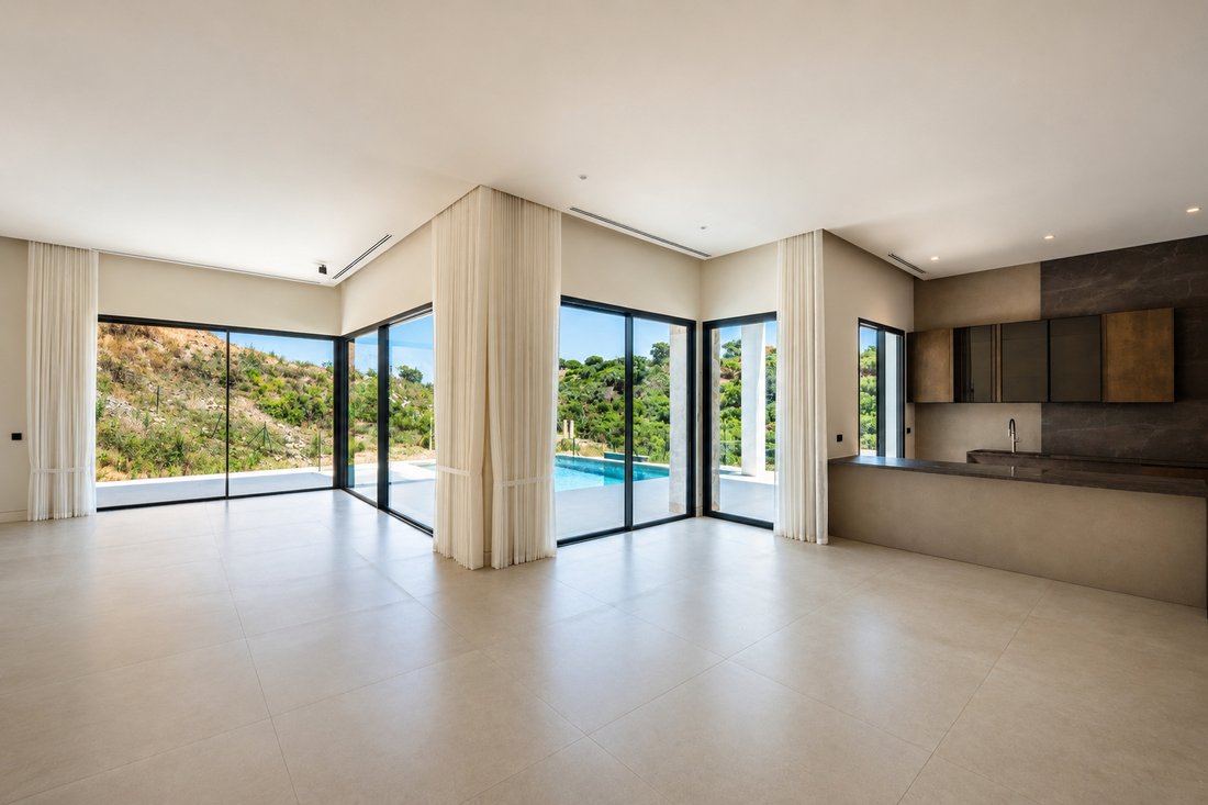 Villa in Elviria-Cabopino, Marbella, Spain 2 - 18386100
