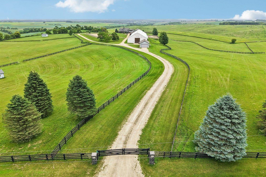 House in Mount Horeb, Wisconsin, United States 3 - 18386060