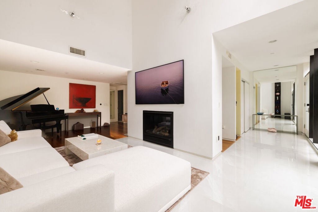 Condo in Los Angeles, California, United States 5 - 18386190