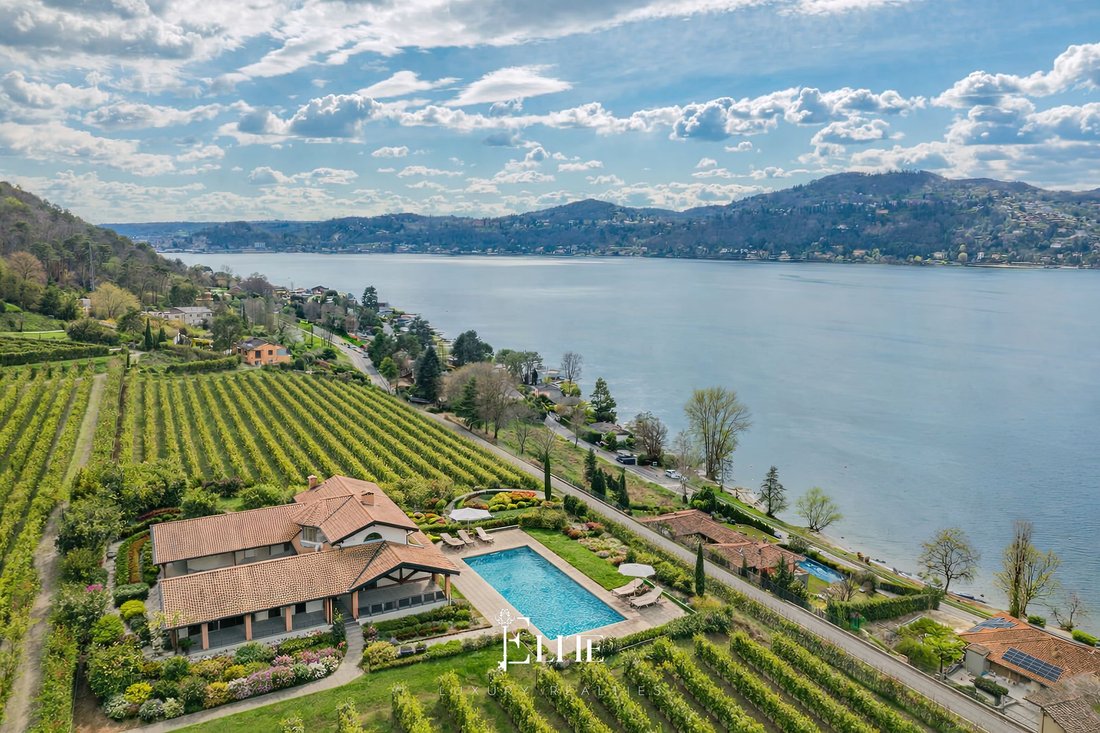 Villa in Angera, Lombardy, Italy 1 - 15599610