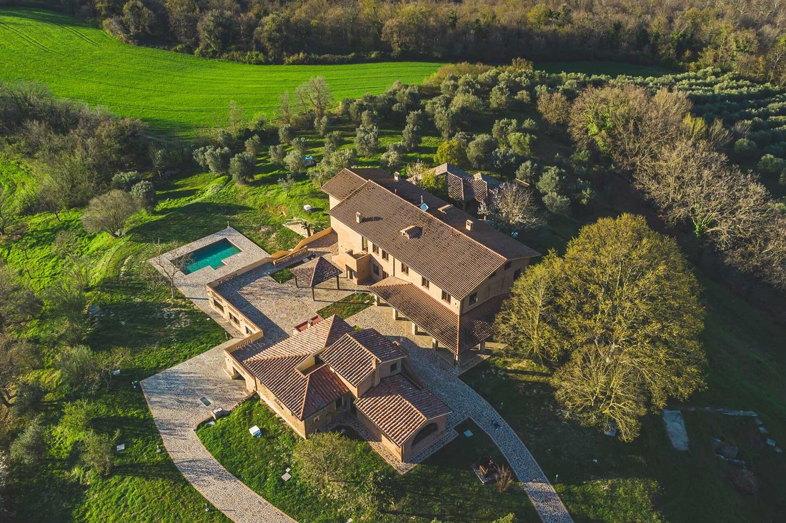 Country House in Castiglione del Lago, Umbria, Italy 2 - 18386958