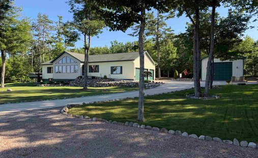 House in Millersburg, Michigan, United States 1
