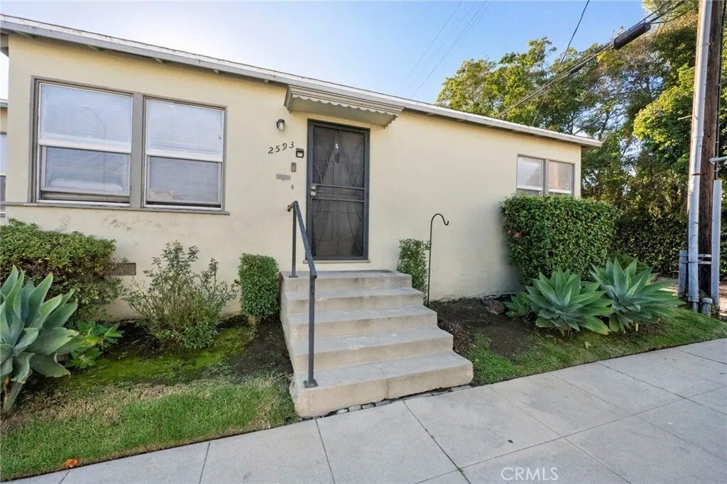 Los Angeles, California, United States 2 - 18386743