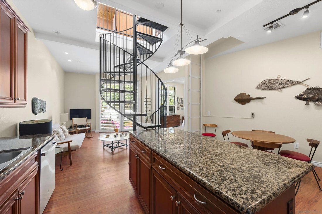 Condo in San Diego, California, United States 2 - 18386748