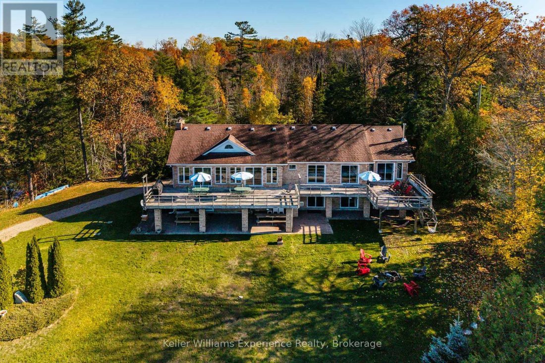 House in Georgian Bay, Ontario, Canada 1 - 18387095