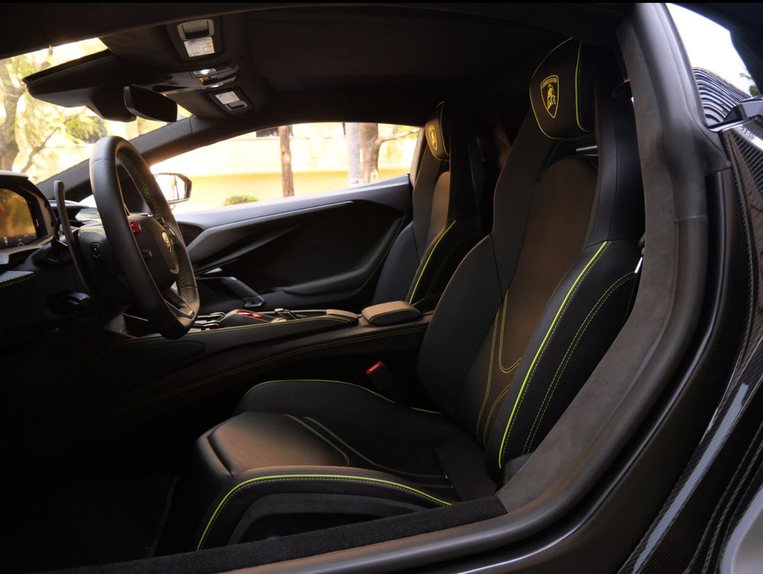 Coupe in Beverly Hills, CA, United States 2 - 18387687