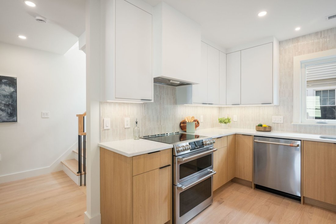 Condo in Arlington, Massachusetts, United States 5 - 18387491