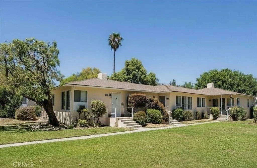 Burbank, California, United States 1 - 18386711