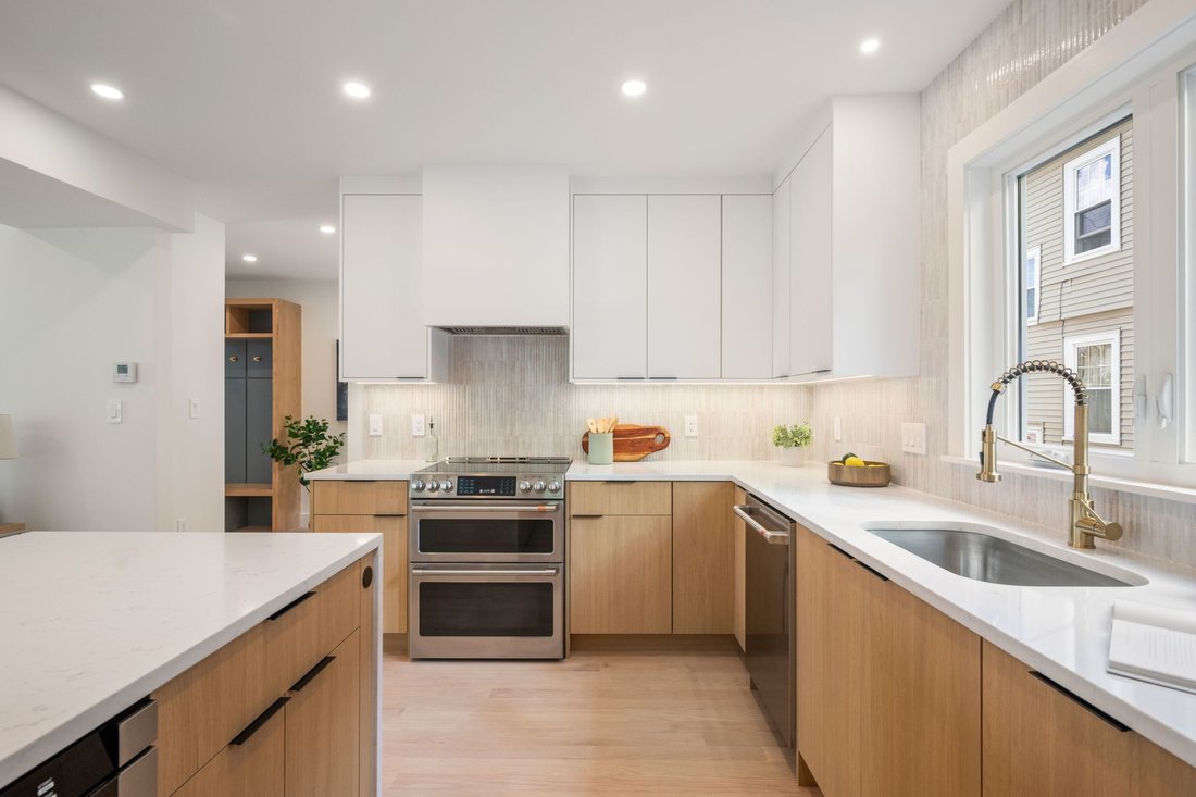 Condo in Arlington, Massachusetts, United States 4 - 18387491