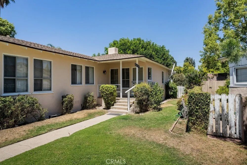 Burbank, California, United States 2 - 18386711