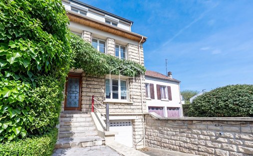 Maison à Plateau Ouest, Suresnes, France 1