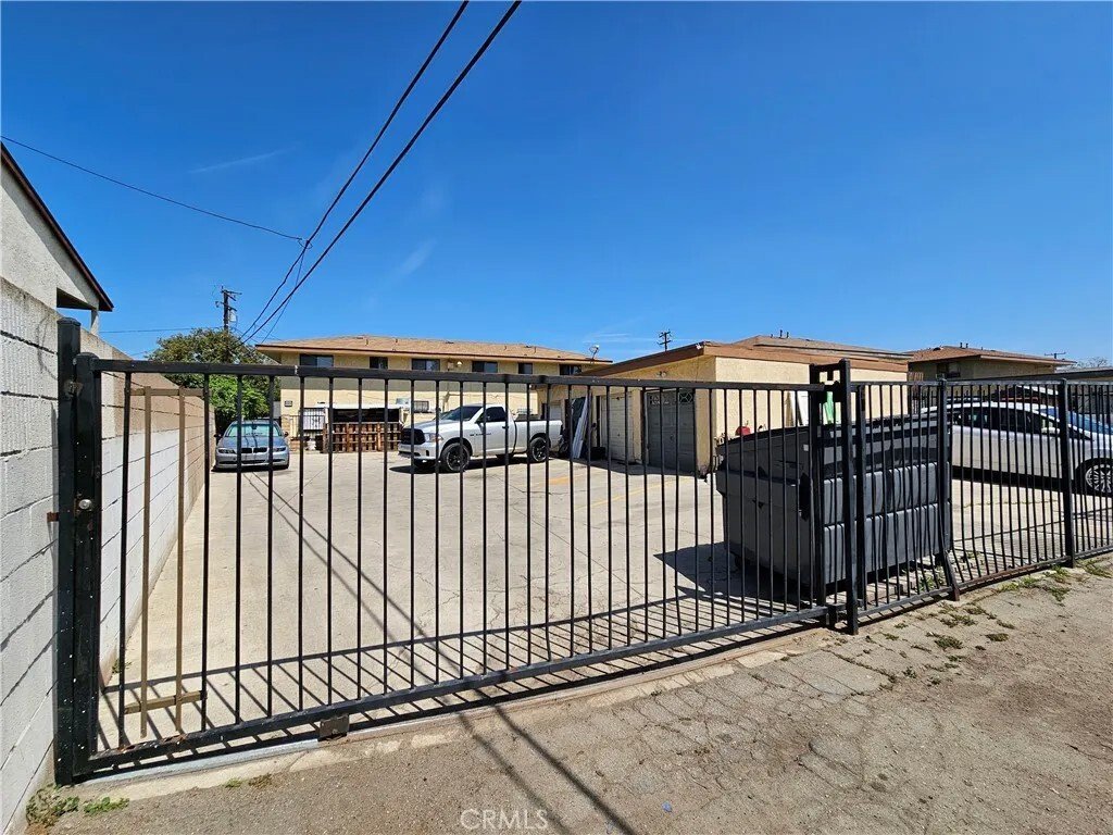 Pomona, California, United States 2 - 18386713