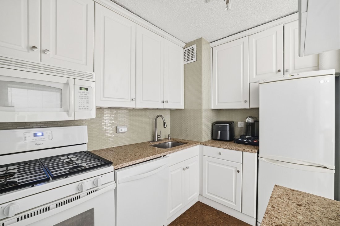Co Op in New York, New York, United States 5 - 18387522