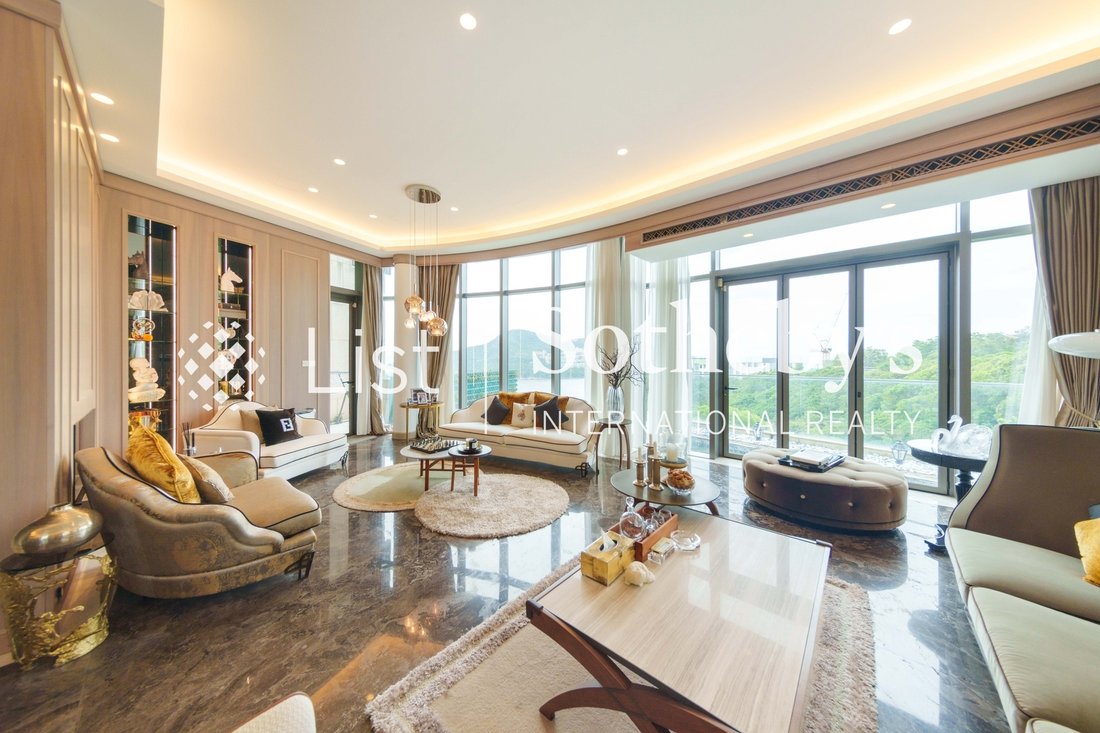 Apartment in Chung Hom Kok, Hong Kong 4 - 18387485
