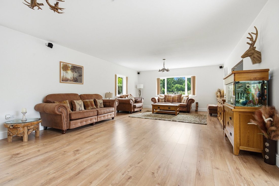 Bungalow in Gerrards Cross, England 4 - 18387571