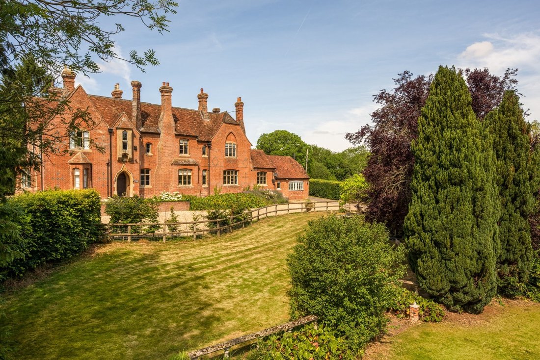 House in Compton, England 3 - 17175047