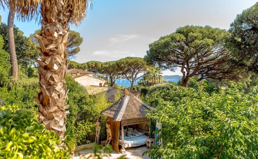 Villa in Ville-Les Saquedes-Le Bouillonnet, Sainte-Maxime, France 1