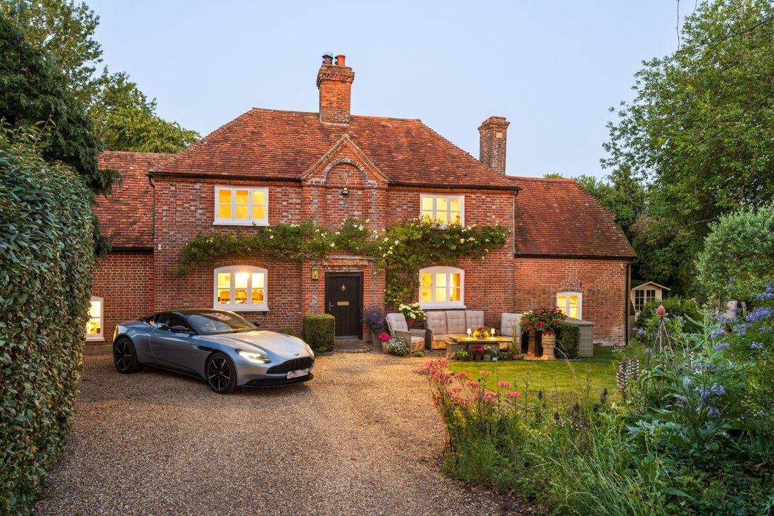 House in Leckhampstead, England 1 - 18387609