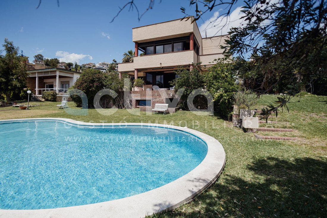 Villa in Esplugues de Llobregat, Catalonia, Spain 1 - 18387681