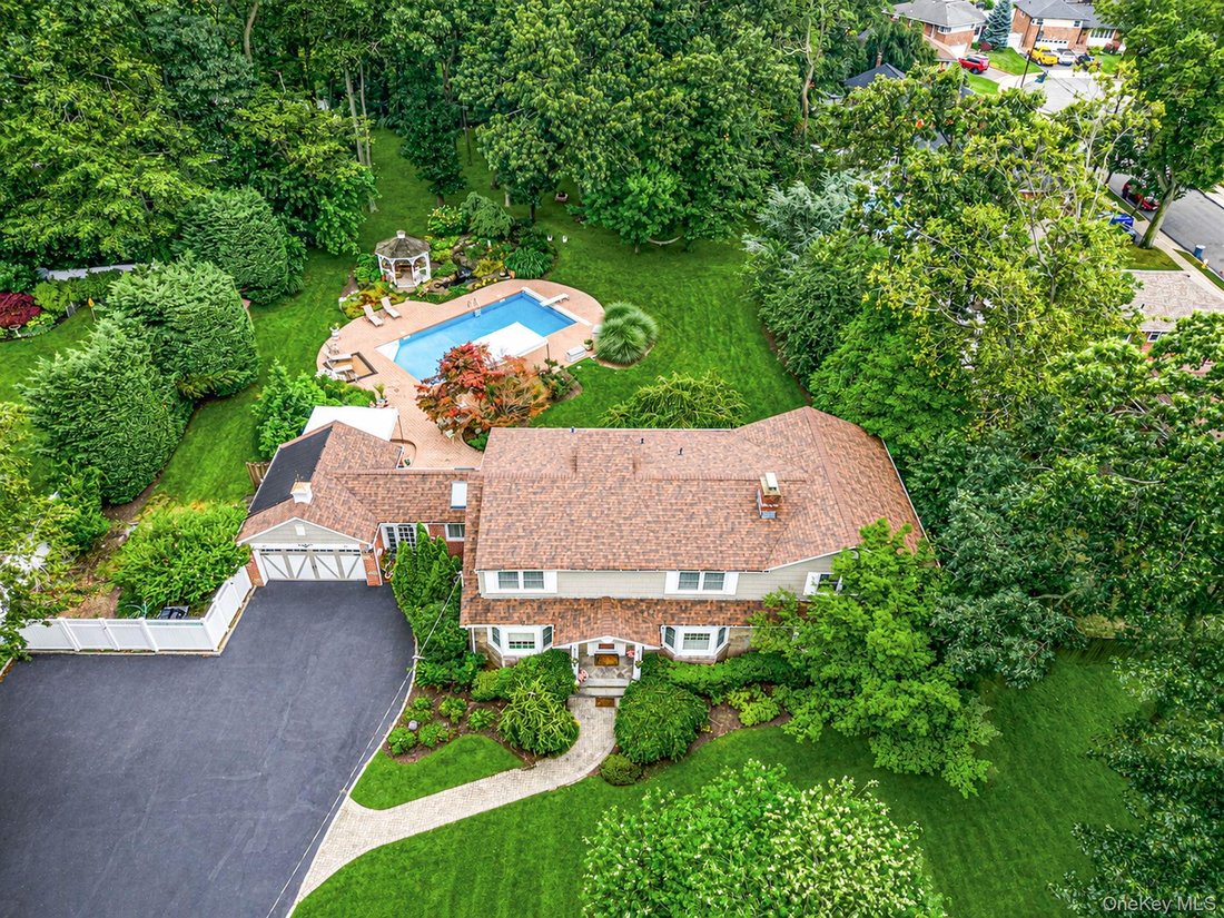 House in East Meadow, New York, United States 1 - 18388133