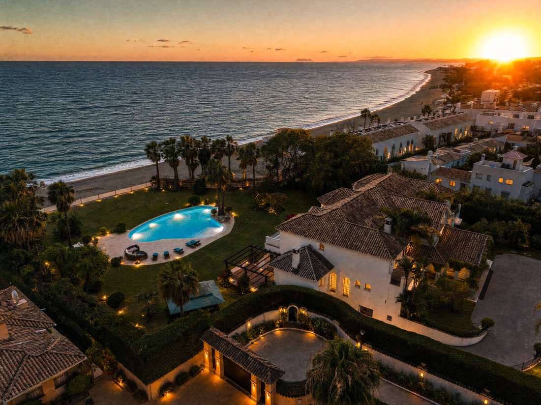 Villa in Estepona, Andalusia, Spain 1 - 18388210