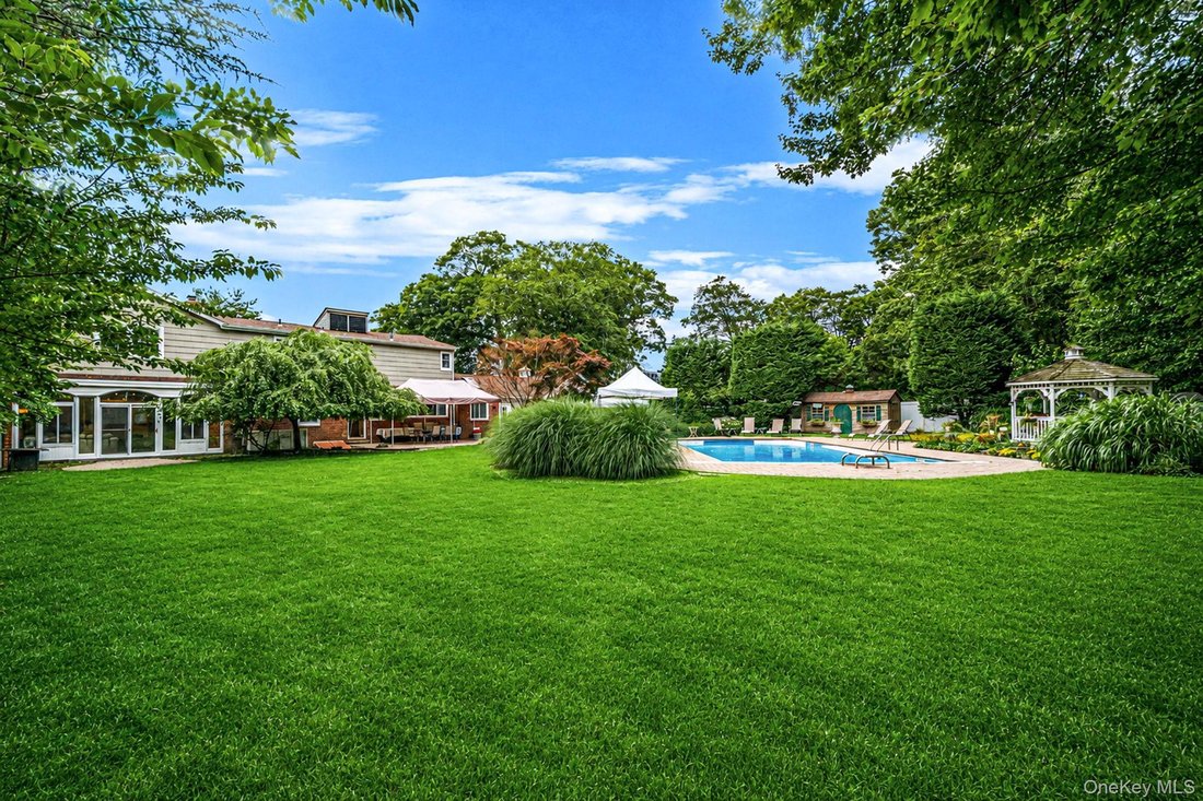House in East Meadow, New York, United States 5 - 18388133