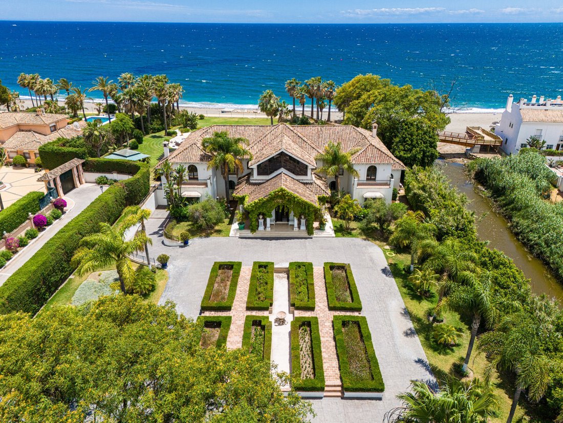 Villa in Estepona, Andalusia, Spain 2 - 18388210