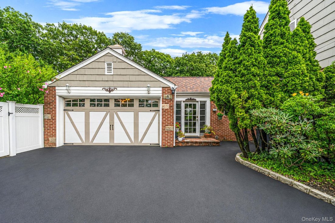 House in East Meadow, New York, United States 4 - 18388133