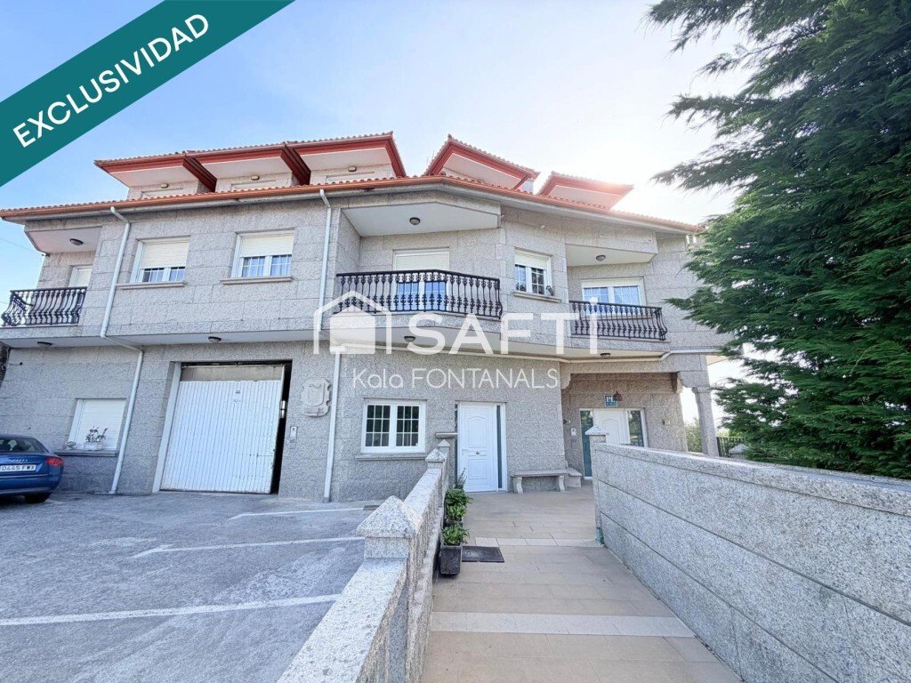 Noalla, Sanxenxo, Spain 1 - 18388214