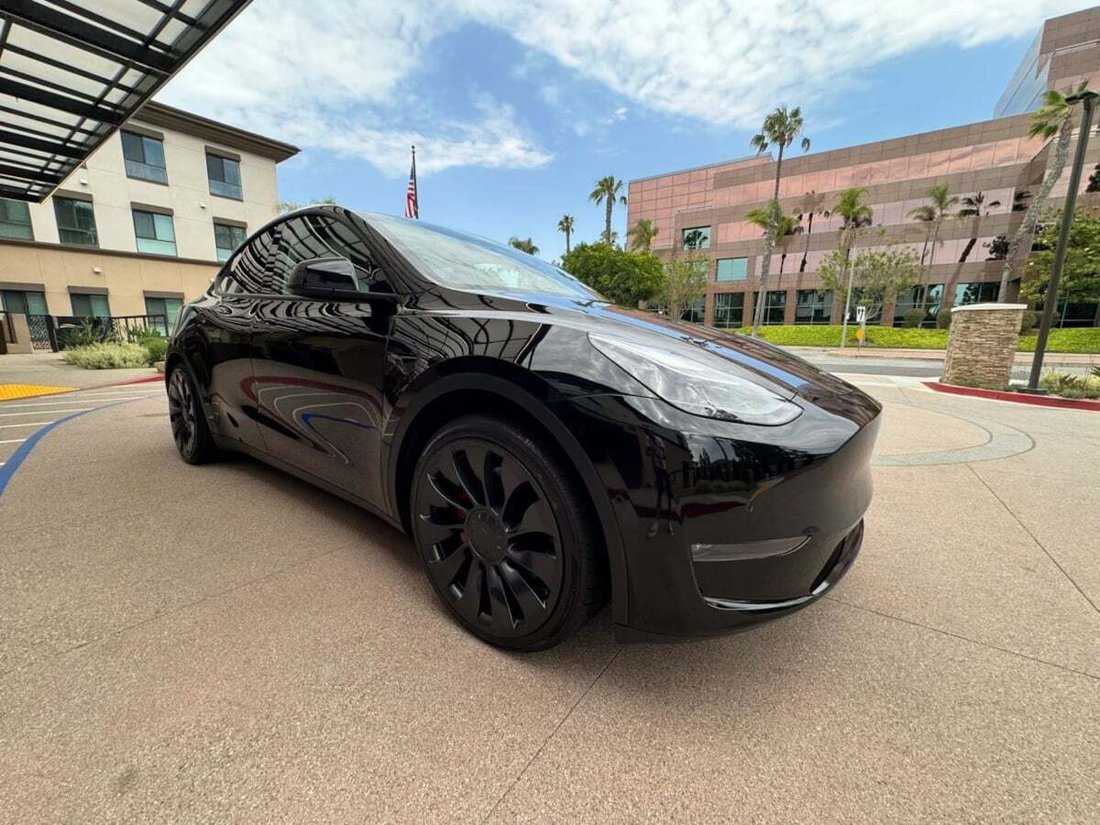 Suv in Newport Beach, CA, United States 3 - 18291100