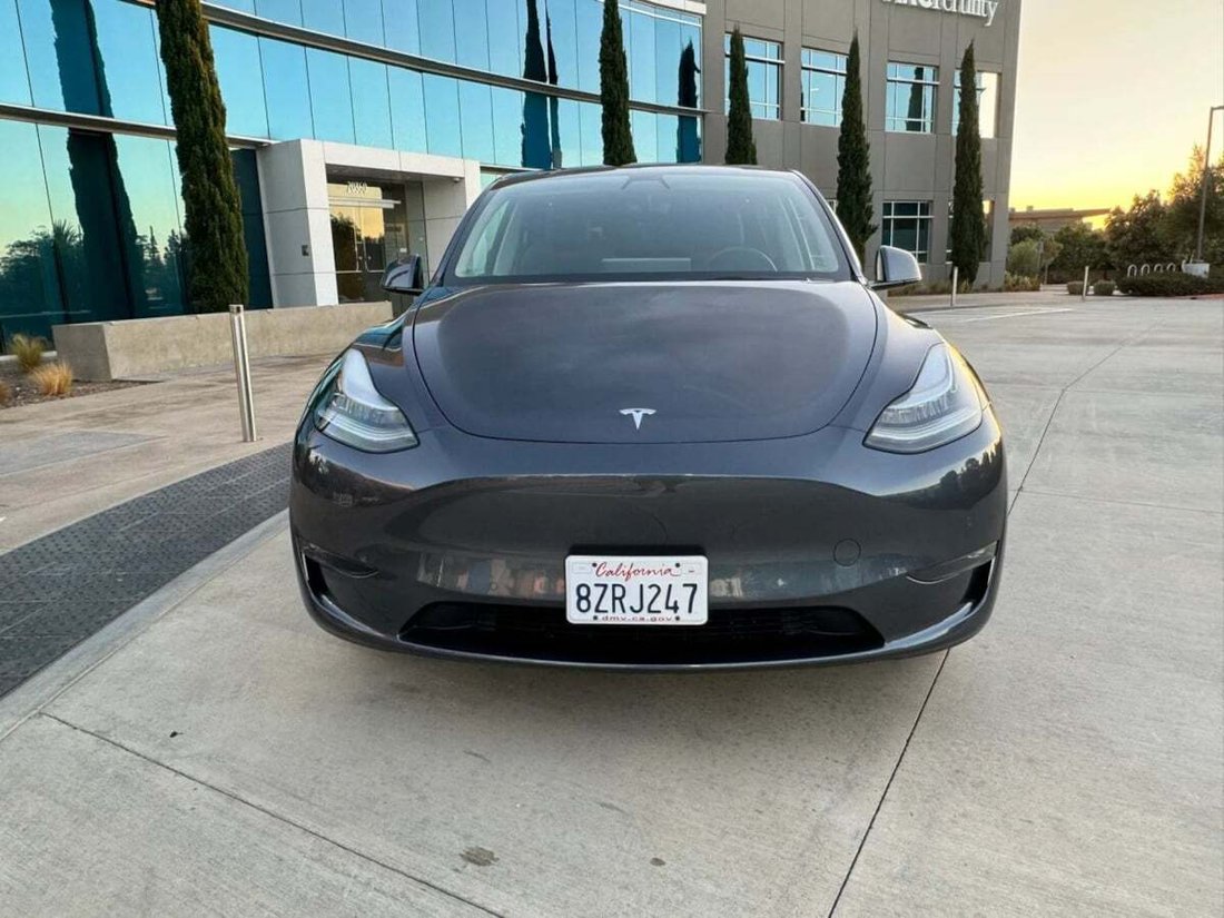 Suv in Newport Beach, CA, United States 2 - 18237622
