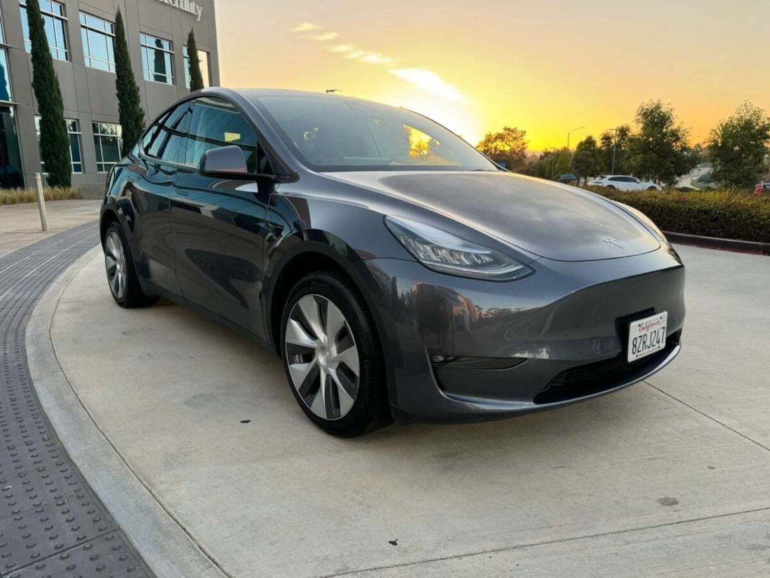 Suv in Newport Beach, CA, United States 3 - 18237622