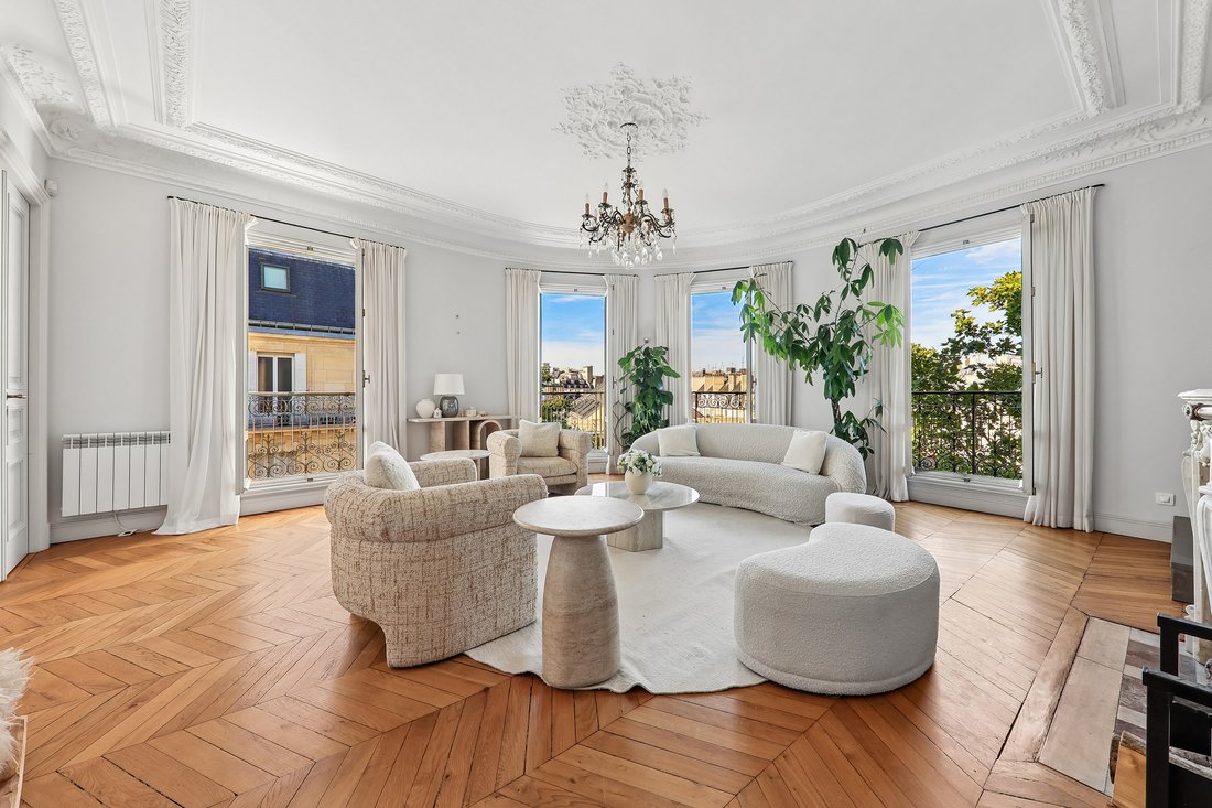 Apartment in Saint Philippe du Roule, Paris 8e Arrondissement, Paris 2 - 18388146