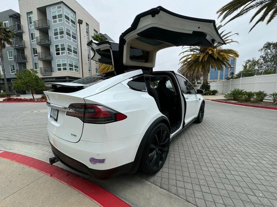 Suv in Riverside, CA, United States 5 - 18371191