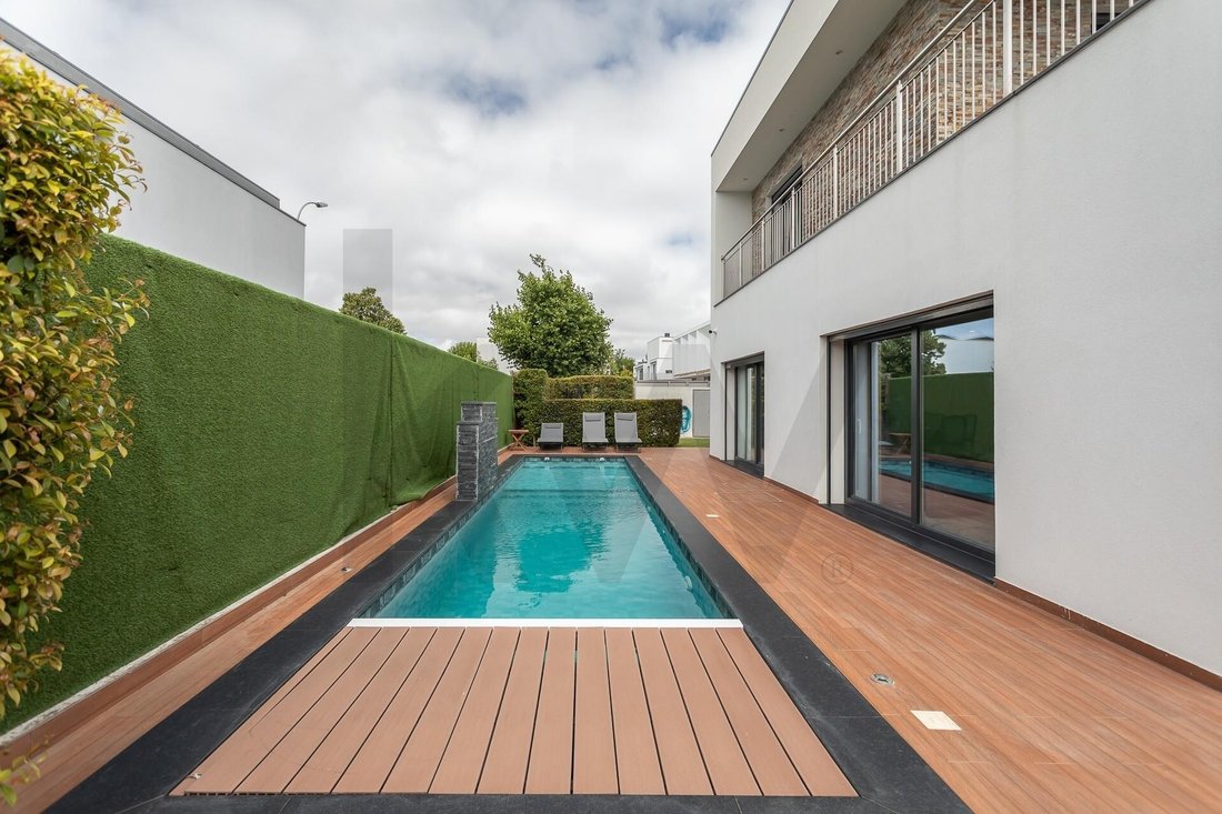 Townhouse in Carnaxide e Queijas, Lisbon, Portugal 3 - 18388641