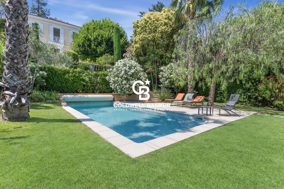 Villa in Grasse, Provence-Alpes-Côte d'Azur, France 1 - 18388501