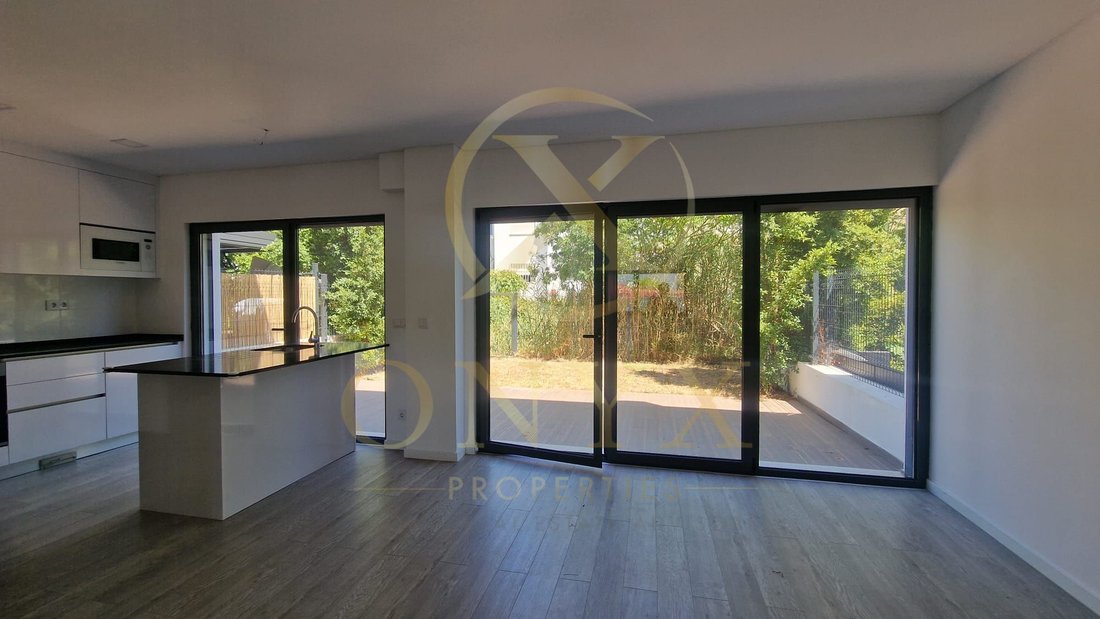 Townhouse in Carcavelos e Parede, Lisbon, Portugal 1 - 18015130