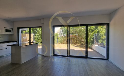 Townhouse in Carcavelos e Parede, Lisbon, Portugal 1