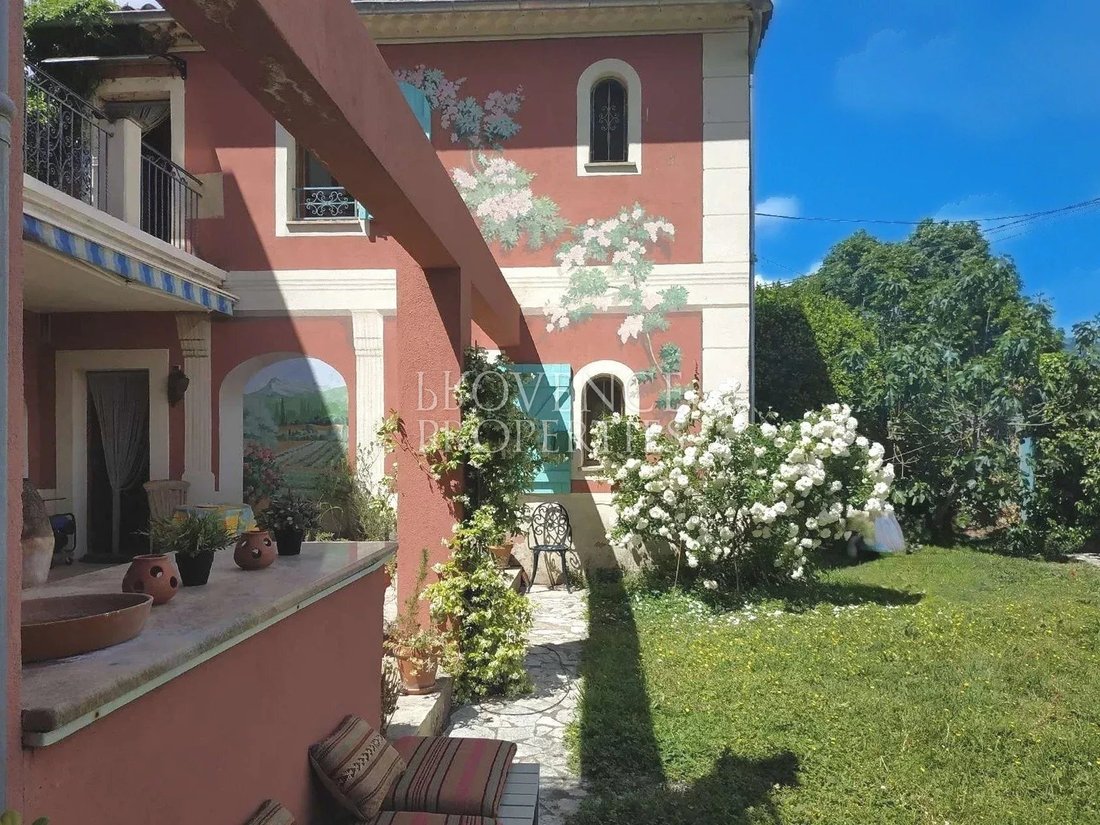 House in Correns, Provence-Alpes-Côte d'Azur, France 1 - 17907776