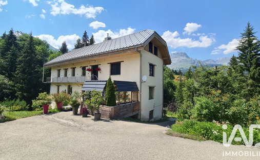 House in Cordon, Auvergne-Rhône-Alpes, France 1