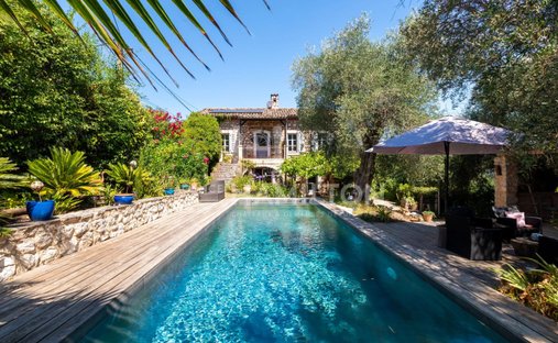 House in Sud, Roquefort-les-Pins, France 1