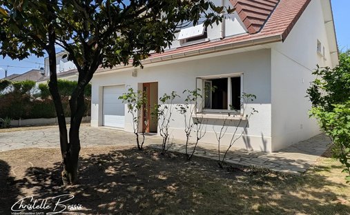 House in Les Sablons, Villecresnes, France 1