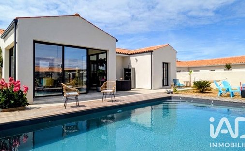 House in Port-des-Barques, Nouvelle-Aquitaine, France 1